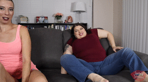 sydneyscreams4u.com - 1418. Help! I'm Stuck In The Couch! ft Roxxxy Renee thumbnail
